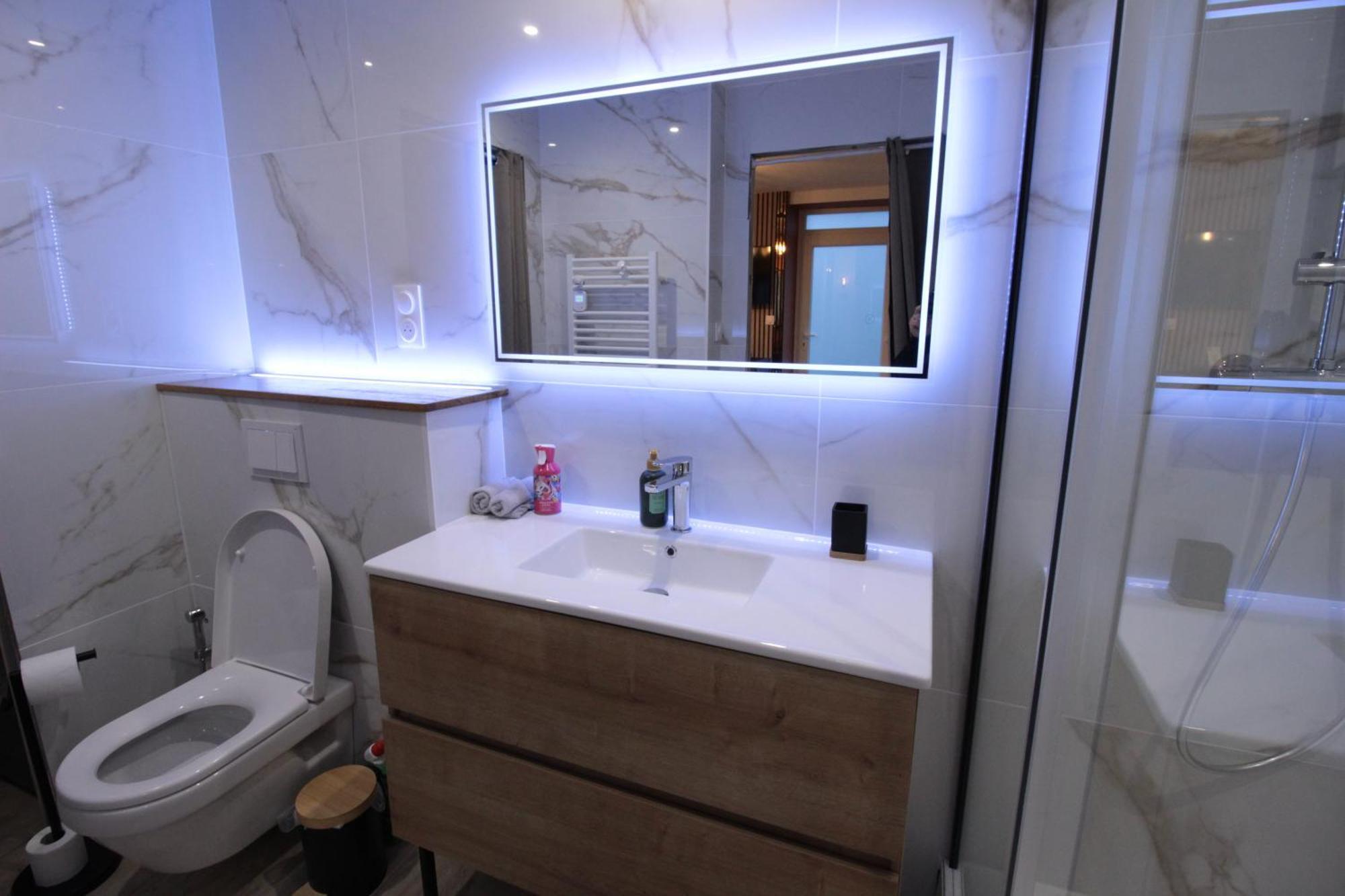Luxury Studio, Rez De Chaussee, Parking Prive Video Surveillance, Canape Haute Qualite Convertible Couchage 2 Personnes, Centre Ville Proche, Restaurant, Boulangerie 2 Minutes A Pied, Terrasse - 800Metre Carre De Terrain - Gere Par Presta-Zen'Service Verdun Extérieur photo