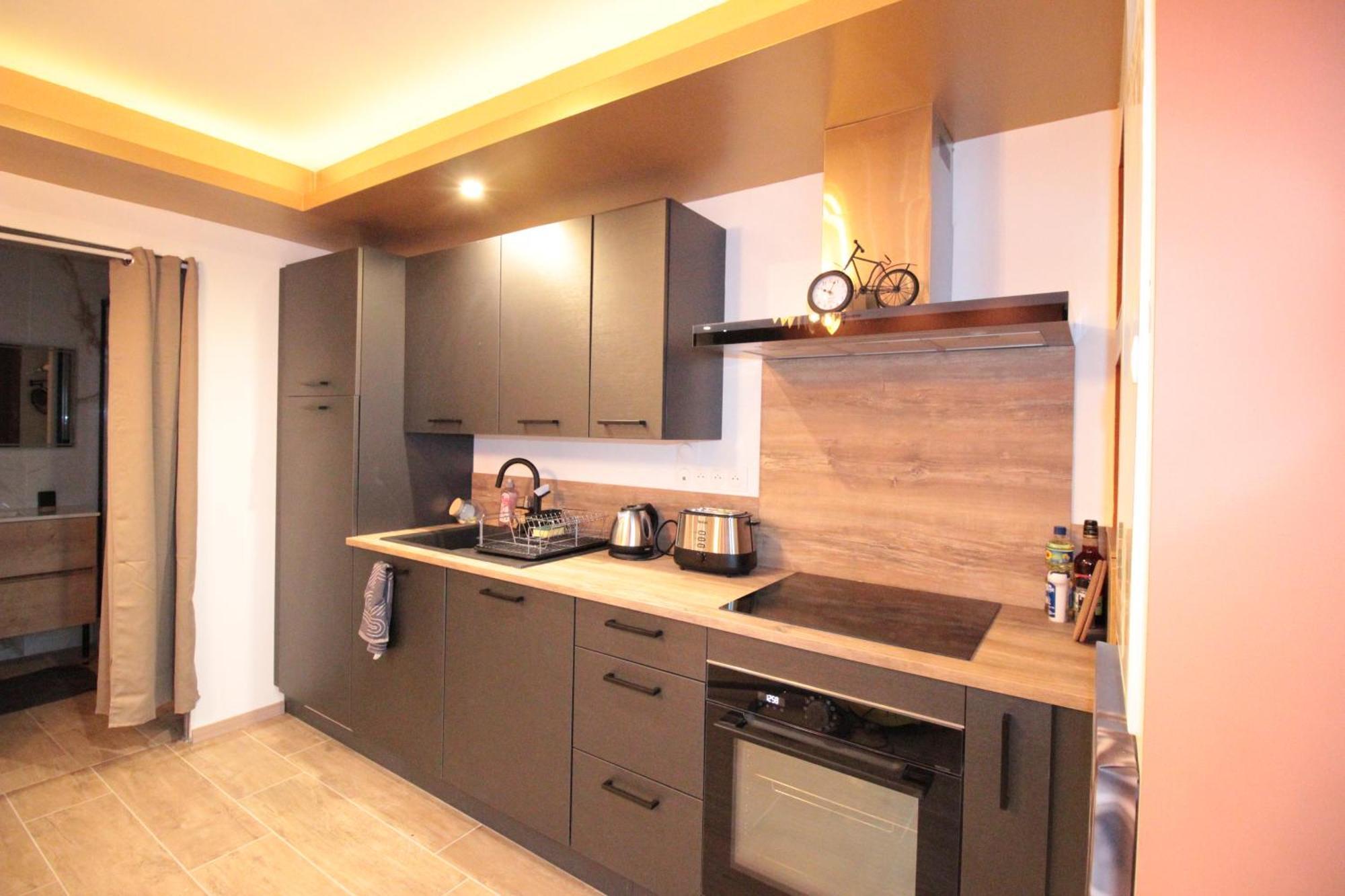 Luxury Studio, Rez De Chaussee, Parking Prive Video Surveillance, Canape Haute Qualite Convertible Couchage 2 Personnes, Centre Ville Proche, Restaurant, Boulangerie 2 Minutes A Pied, Terrasse - 800Metre Carre De Terrain - Gere Par Presta-Zen'Service Verdun Extérieur photo