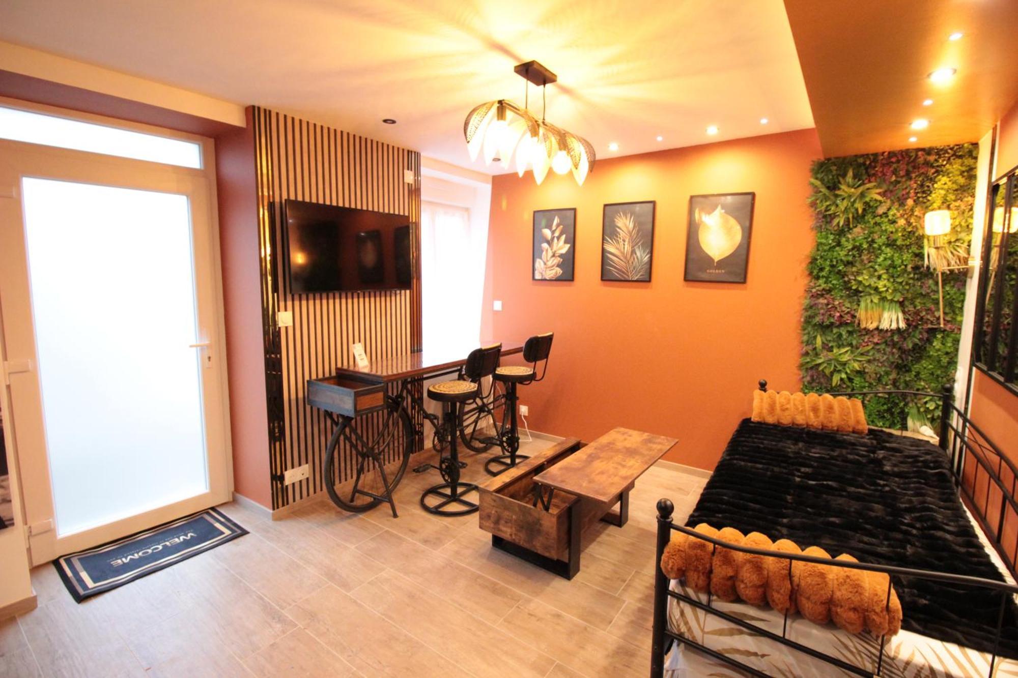 Luxury Studio, Rez De Chaussee, Parking Prive Video Surveillance, Canape Haute Qualite Convertible Couchage 2 Personnes, Centre Ville Proche, Restaurant, Boulangerie 2 Minutes A Pied, Terrasse - 800Metre Carre De Terrain - Gere Par Presta-Zen'Service Verdun Extérieur photo