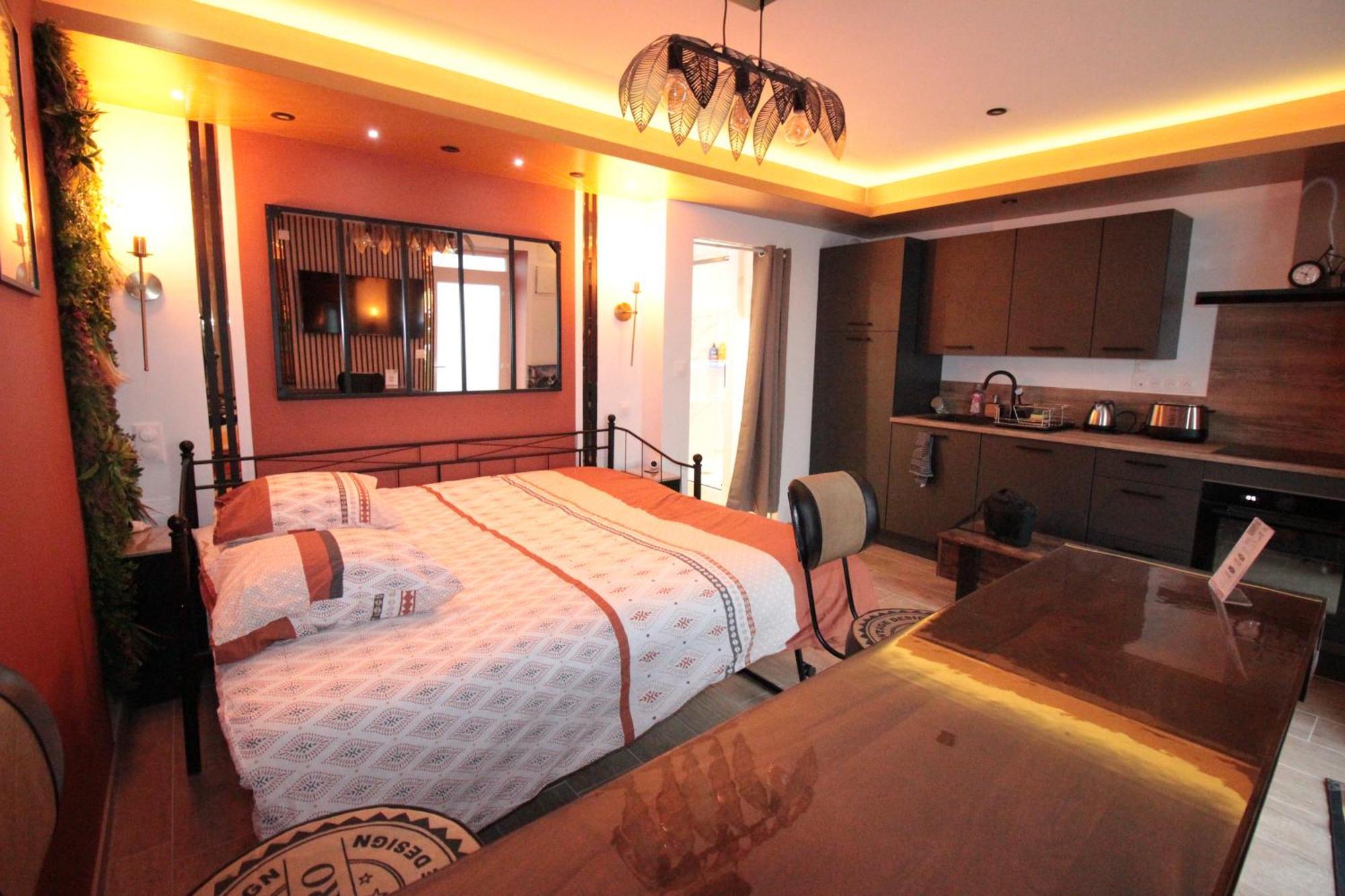 Luxury Studio, Rez De Chaussee, Parking Prive Video Surveillance, Canape Haute Qualite Convertible Couchage 2 Personnes, Centre Ville Proche, Restaurant, Boulangerie 2 Minutes A Pied, Terrasse - 800Metre Carre De Terrain - Gere Par Presta-Zen'Service Verdun Extérieur photo