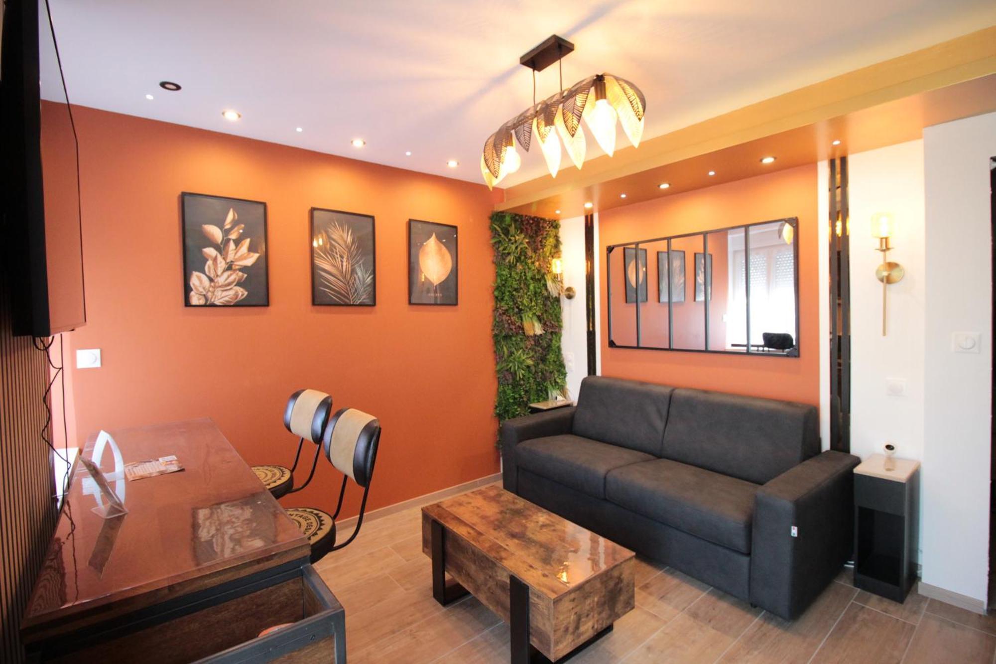 Luxury Studio, Rez De Chaussee, Parking Prive Video Surveillance, Canape Haute Qualite Convertible Couchage 2 Personnes, Centre Ville Proche, Restaurant, Boulangerie 2 Minutes A Pied, Terrasse - 800Metre Carre De Terrain - Gere Par Presta-Zen'Service Verdun Extérieur photo